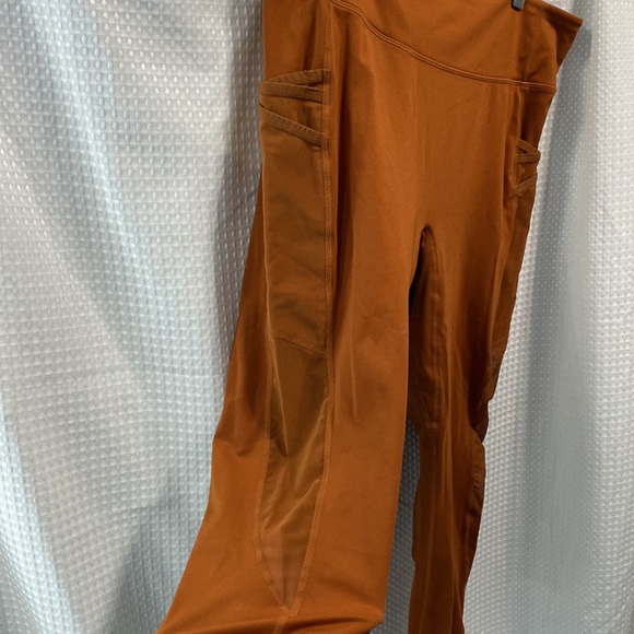 Fabletics Trinity Leggings in Teak - Picture 4 of 10